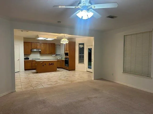 4 bed, 2.5 bath, 2982 sqft, $2,400 — Photo 4