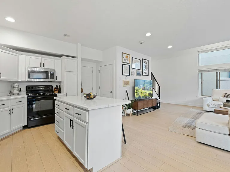 2657 N Elm Dr — Photo 14