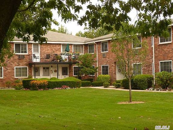 2nd image of 152 Jervis Ave