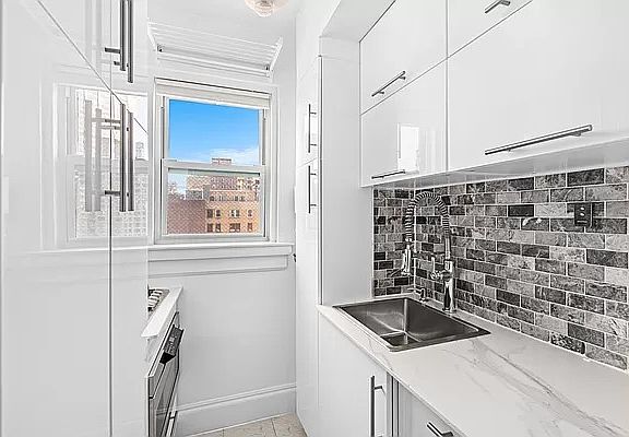 4th image of 288 Lexington Ave APT 11E
