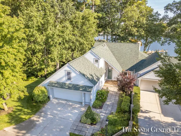 16958 Landing Dr, Spring Lake, MI 49456
