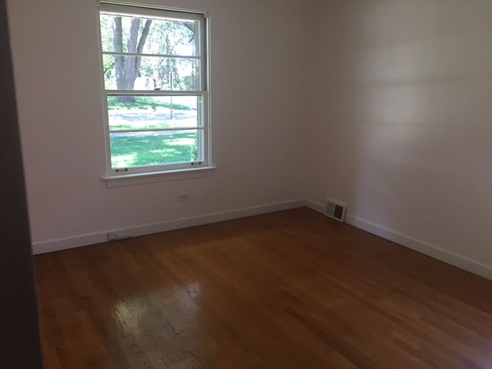 2nd image of 1101 Parkwood Ave #House
