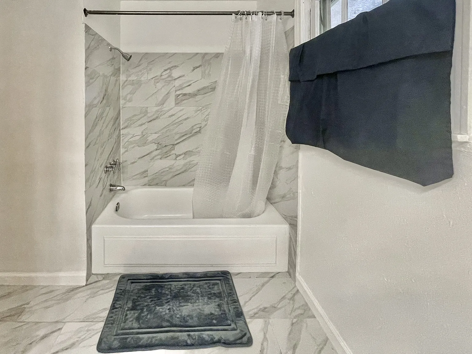 4 bed, 3.0 bath, 2200 sqft, $901 — Photo 4
