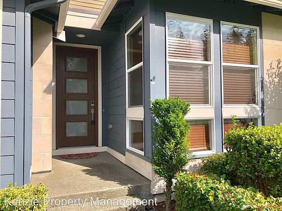 3rd image of 4416 Campus Dr NE