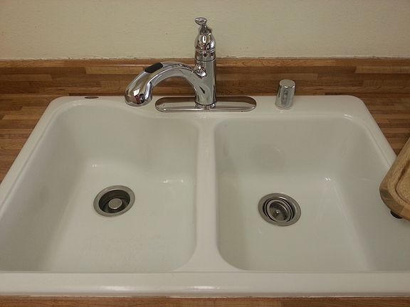 Double sink with disposal
