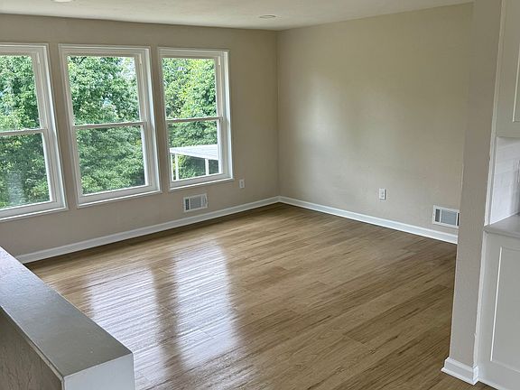5th image of 45 Woodridge Dr