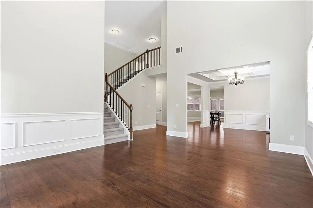 5 bed, 4.5 bath, 3729 sqft, $3,700 — Photo 3