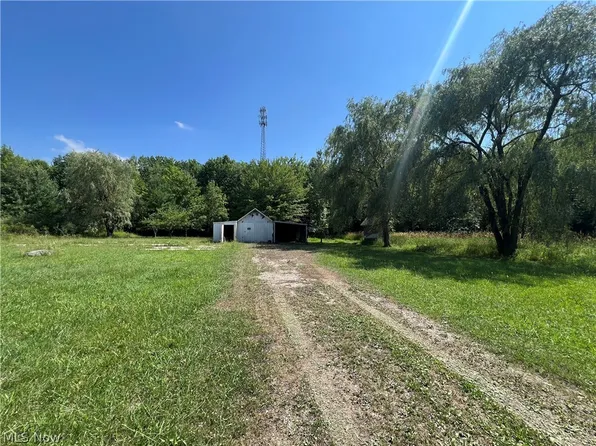 2140 Lazy Ln, Jefferson, OH 44047