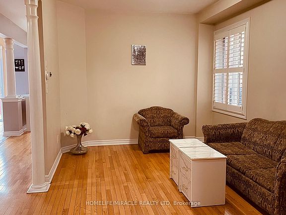 5th image of 88 Summitgreen Cres