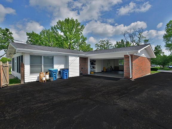 3rd image of 11943 Emerald Green Dr