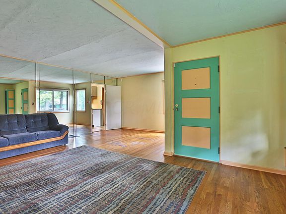 3rd image of 612 Yaronia Dr S