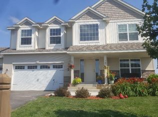 836 Yellowstone Trl, Waconia, MN 55387