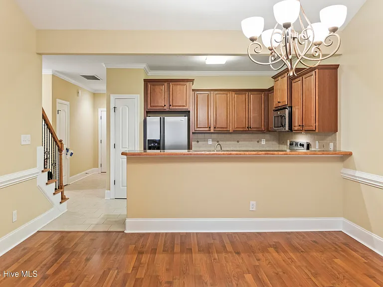 1624 Brook Hollow Dr #B — Photo 5