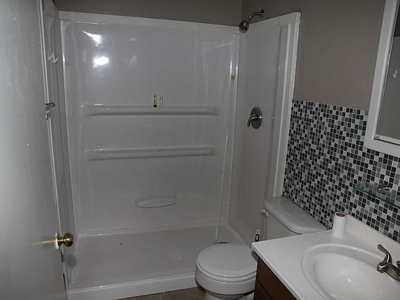 3rd image of 2420 Windsor Dr