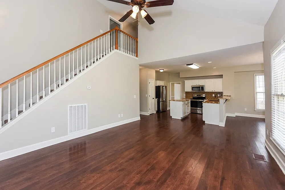 4 bed, 2.5 bath, 2442 sqft, $2,620 — Photo 4