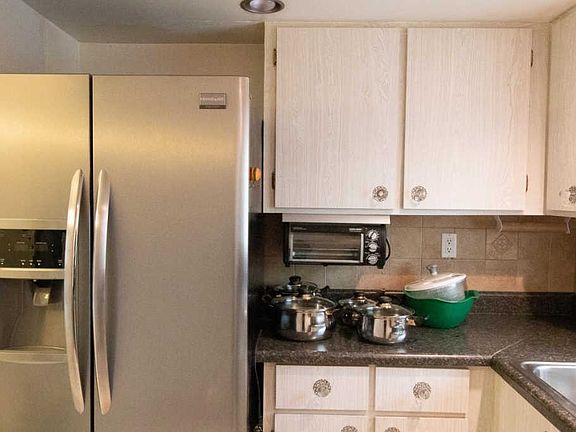 4th image of 2587 Emory Dr W APT K