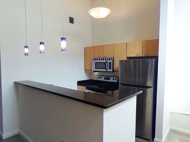 1st image of 1011 W Marshall St #120