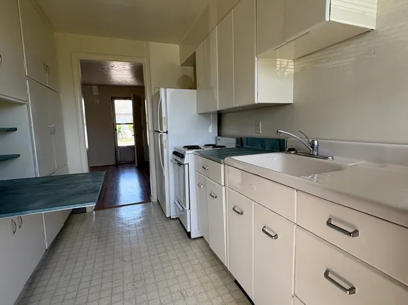 775 Anderson Ave APT 3, Coos Bay, OR 97420