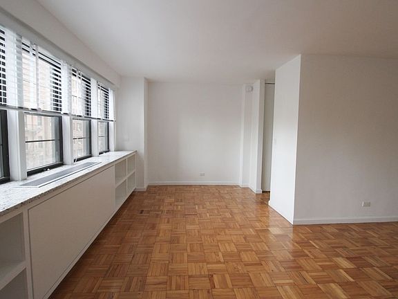 4th image of 320 E 58th St APT 6G