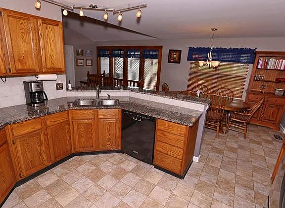 4th image of 41 Moselle Ct