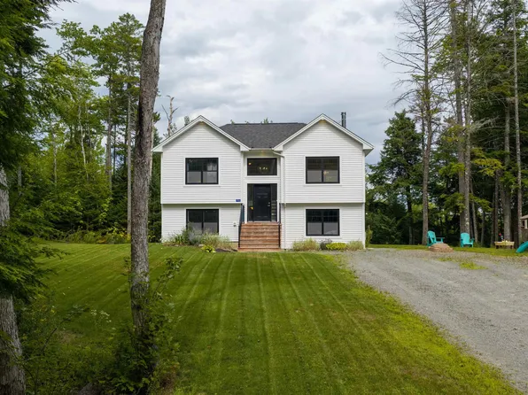 46 Chalet Ln, Halifax, NS B4G 0B6