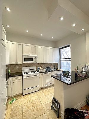 1st image of 1640 3rd Ave #3B