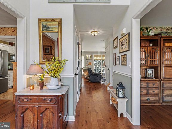 4th image of 266 Farmhouse Ln