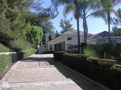 2nd image of 1771 Country Oaks Ln