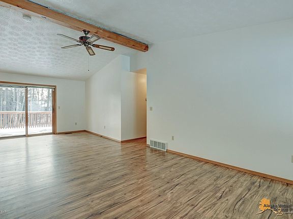 4th image of 951 N Plymouth Cir