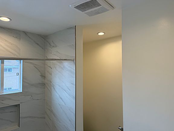 5th image of 1754 Pine Ave APT 9