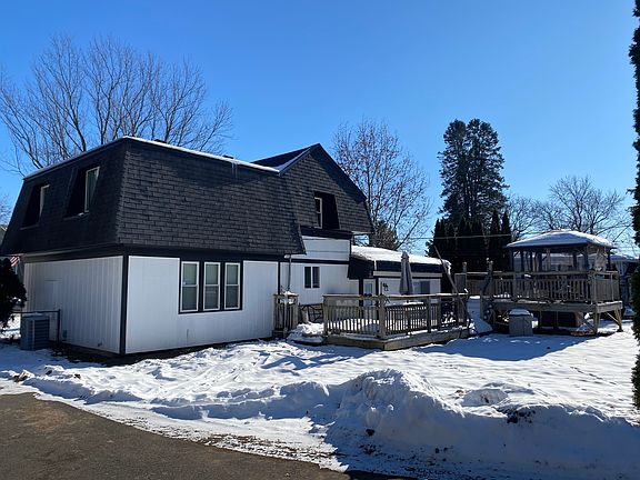 4th image of 72 Clover Dr
