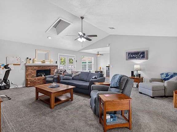 5th image of 1209 Prairie Heights Dr
