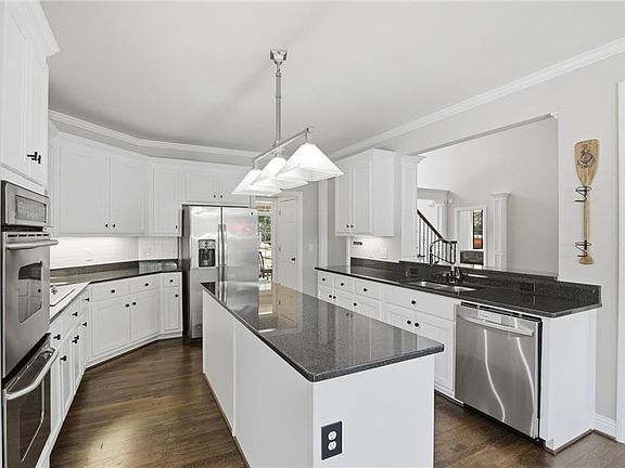 3rd image of 3663 Walden Ln