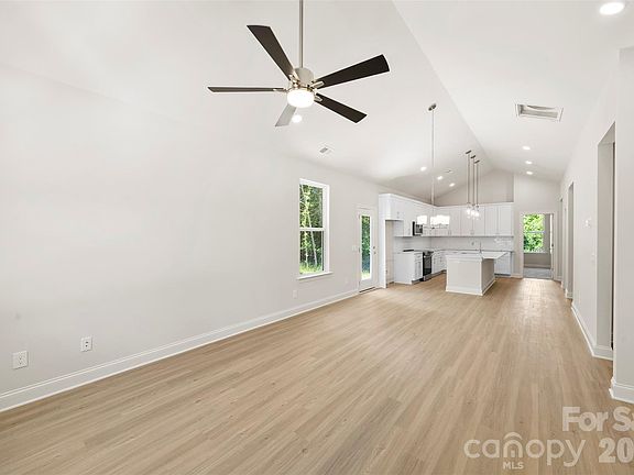 4th image of 128 Slate Dr