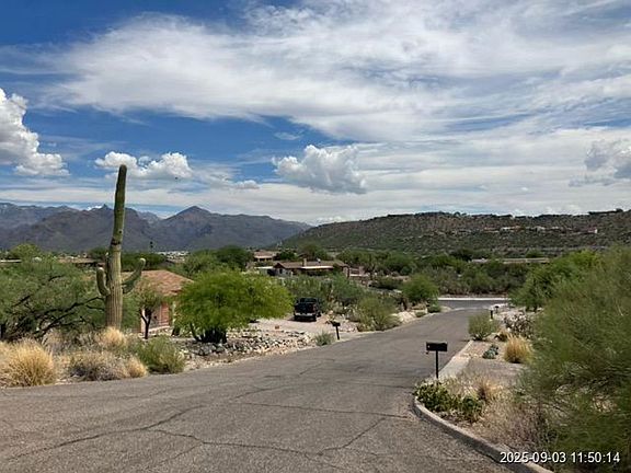 Exterior Neighborhood (street photo)