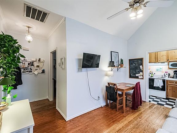 5th image of 1111 Banks St APT 6