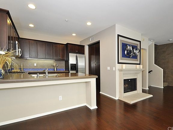 4th image of 1800 Oak St Unit 206