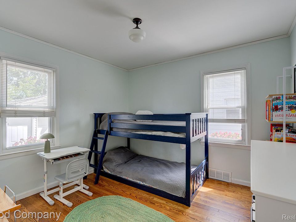 2946 Ellwood Ave, photo 19