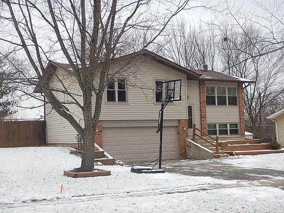 3rd image of 8124 Carolwood Ln