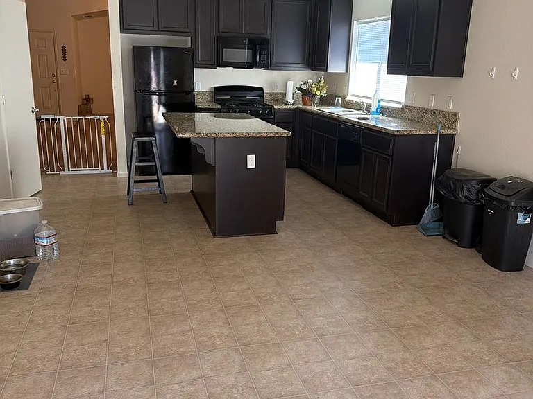 276 Paige Ct — Photo 6