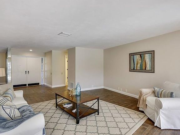 5th image of 8898 Hershey Ln