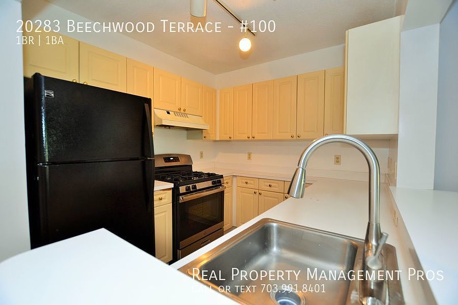 South Glen At University Center Condominiums 20283 Beechwood Ter