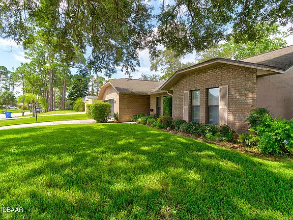 3rd image of 2720 Sabal Palm Dr