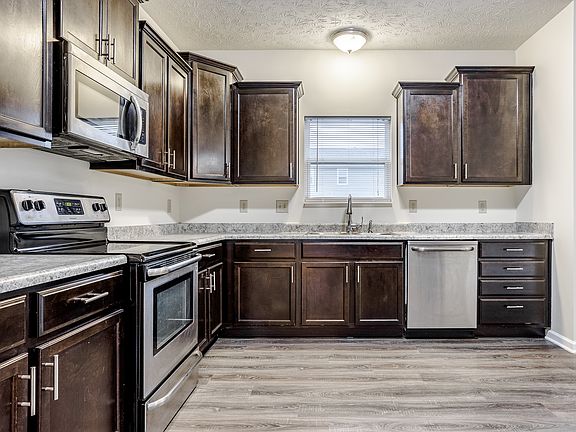 5th image of 924 Adena Ln