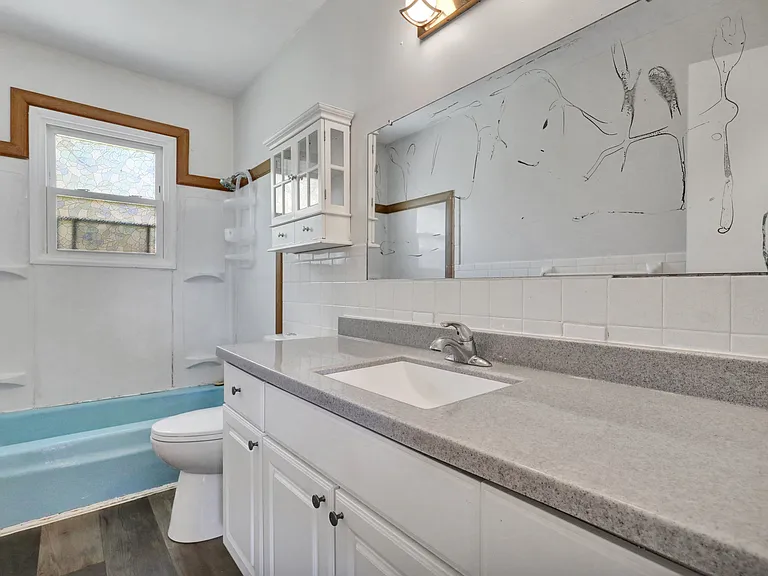 Upstairs bathroom (new mirror currently being installed)