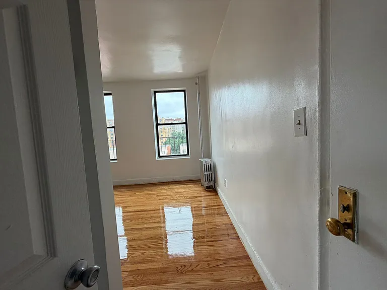 1250 Morris Ave #5D — Photo 4
