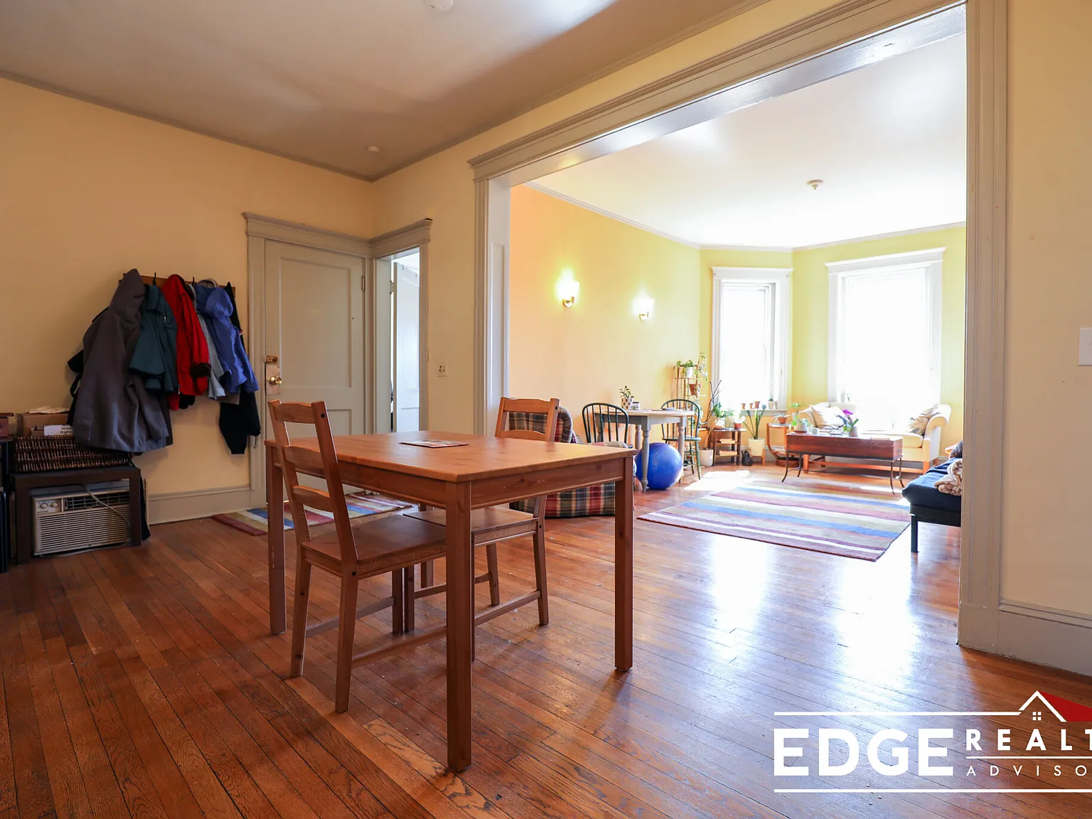 4 bed, 1600 sqft, $4,600 — Photo 3