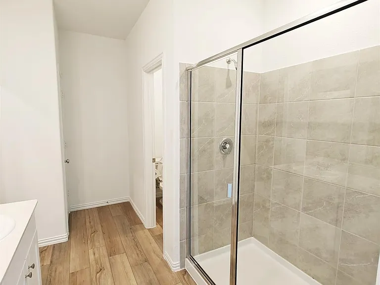 8404 Honeylocust St — Photo 15