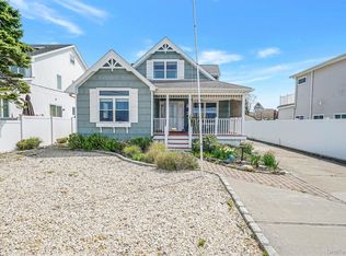 7 Grandview Dr, Shirley, NY 11967