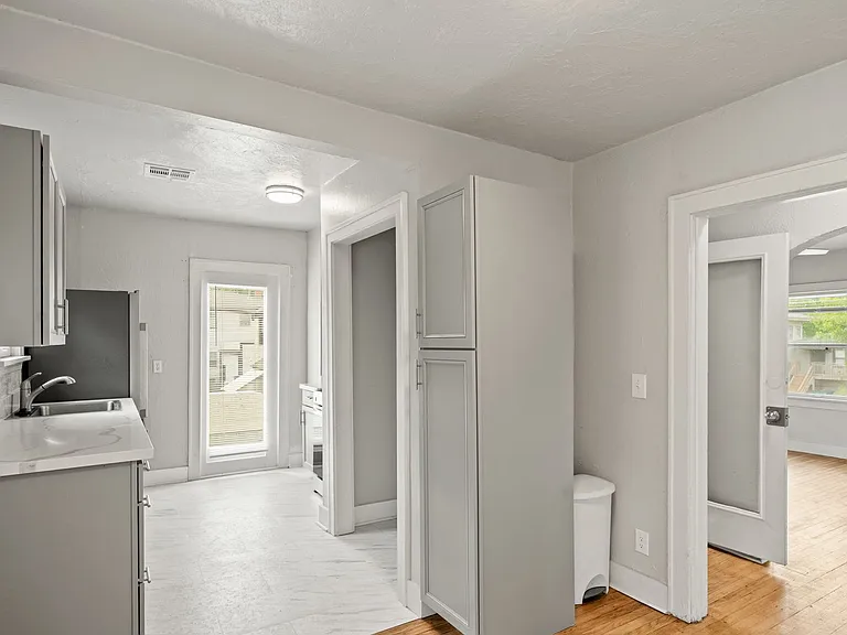 318 NW 27th St — Photo 44